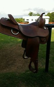 Circle y reining saddle