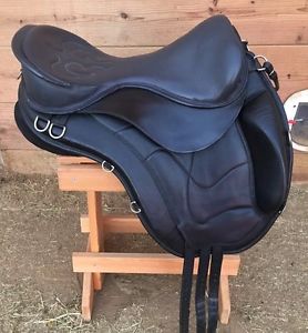 Freeform Deluxe Classic EnduroX Panels Sheepskin endurance trail treeless saddle