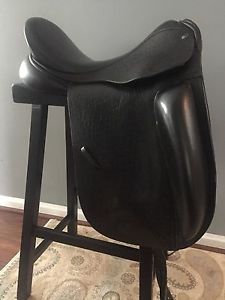 County Fusion 17 Wide Dressage Saddle