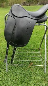 Shires Optimus Dressage Saddle, 17.5" seat, adjustable tree