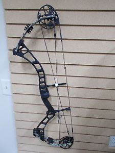 2014 Darton DS-3914 60# Camo/Black RH Bare Bow 25"-30"