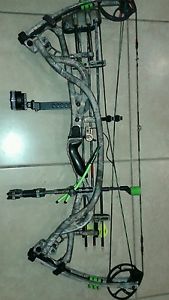 2013 Hoyt Carbon Element G3 RH 60-70 pounds 29 inch..