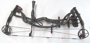 Used Hoyt Carbon Element compound bow RH 70-80# with accessories 30"  2012 RKT