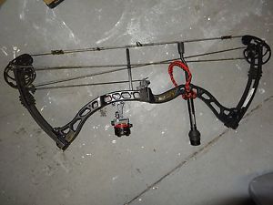 Strother Infitinty Compound Bow - BENT CAM with case