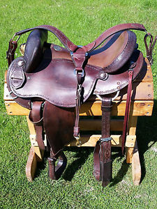 16" Martin (Clinton Anderson) Endurance Aussie Trail Saddle w/ Breast Collar