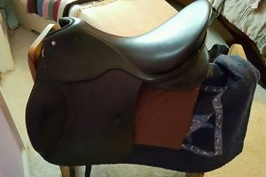 Beautiful black Passier dressage saddle 17.5" without stirrups or leathers