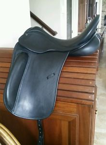 Trial Available less than 10 Rides County Perfection 17.5" M Dressage Saddle
