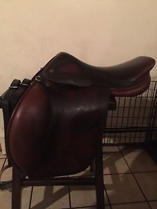 Crosby XL Close Contact English Saddle 16.5 With Fittings