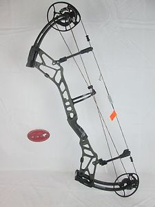 2016 Bear Archery BR33 Right Hand 55-70# Olive Green Compound Bow