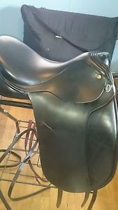 New Dover circuit dressage saddle 17.5"