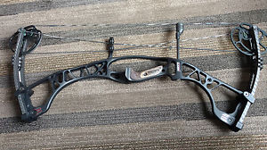 Hoyt Spyder 30 RH Compound Bow, Blackout Camo, 60-70lbs, 29"