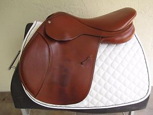 17-1/2" to 18" Collegiate Convertible Close Contact/Jump Saddle + Adjust Gullet