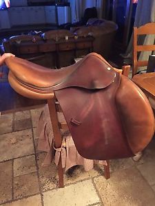 Devoucoux Biarritz 17 inch Saddle