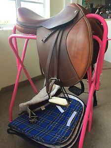 Leather Saddle size 16.5. 48" & 3 saddle pads & tree.see 4Pix4details.MAKE OFFER