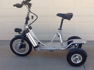 Electric 3 Wheel Lyric Scooter, A Fold up Personal Transport Vehicle