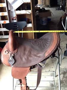 EZ Fit Treeless Saddle- Medium