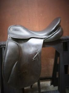 18 inch Rembrandt Dressage Saddle, black, Made in England, Wide tree