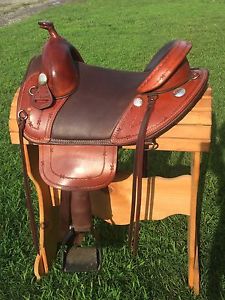 Bob Marshall Deluxe Endurance Treeless Saddle 14.5/15 Inch Seat Custom