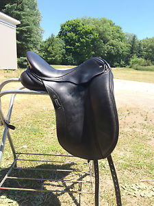 Schleese Wave Dressage Saddle 17.5