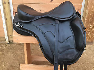 18" Freeform Deluxe Classic Cutback Panels endurance trail treeless saddle