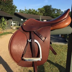 Henri de Rival Advantage Close Contact Grippy English Saddle 17"