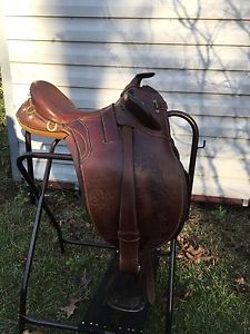 Aussie Australian Saddle Queensland Outrider Narrow Gullet 15-16" Seat Used