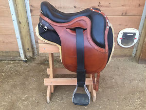 Orthoflex cutback endurance trail saddle with bootie pads