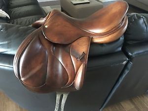 Devoucoux Biarritz Monoflap Eventing/Jumping Saddle 17.5