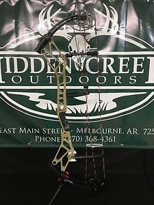 2016 Bear Archery BR33 Desert Tan 55-70lb Adjustable Draw Mint Condition