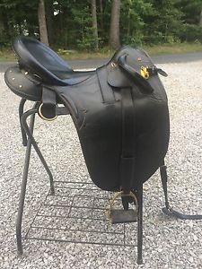 RARE Black Syd Hill Suprema 18.5" Saddle