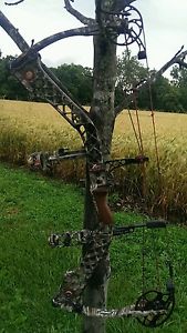 Mathews Z7 Magnum Bow, Lost Camo, 29/70 Viper Sight,  QAD Rest, Axion Stabilizer