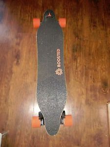 Boosted Dual + Skateboard 2000 watt