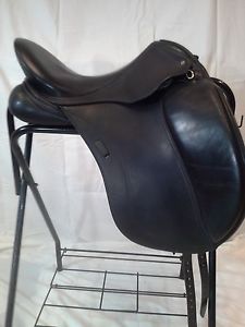 Schleese wave 17.5" Dressage Saddle