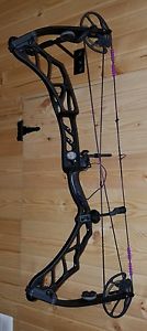 2016 Elite impulse 31 black bow 30-40lbs. purple strings. RH