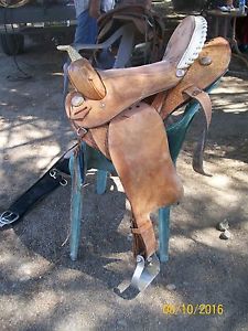 18" Vintage Western Saddle #9521 7 Silver buttons White horn weave  needs clean