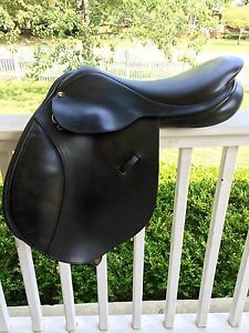 17" Medium tree County Stabilizer RARE BLACK close contact jumping saddle