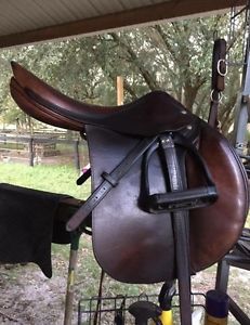 Devoucoux Biarritz English Jumping Saddle