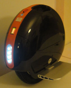 Electric Unicycle w/Bluetooth & Remote Shiny Black Finish AIRWHEEL