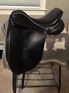 17" Black Hulsebos Dressage Saddle, MW Tree, Excellent condition LOW PRICE!