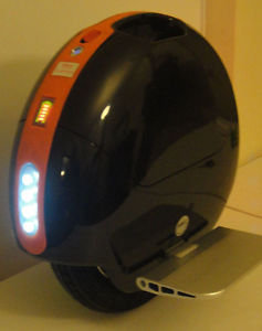 Electric Unicycle w/Bluetooth & Remote Shiny Black Finish AIRWHEEL