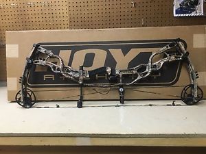 2015 Hoyt Carbon Spyder 34" RH 28 Inch Draw 60-70lb- slight use