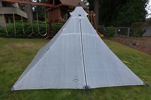 Hyperlite Mountain Gear UltaMid 4 pyramid tent