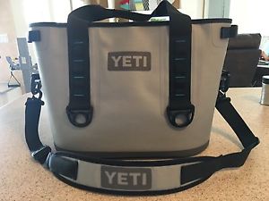 Yeti Hopper 20 Cooler Grey/Blue!!  Excellent condition!