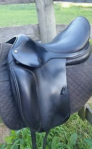 AMERIGO 17.5" M BLACK DRESSAGE SADDLE EXCELLENT Used Condition PRICED TO SELL