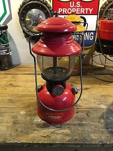 VTG 11/1952 Coleman Red 200A Black Band SIngle Mantle Camping Lantern