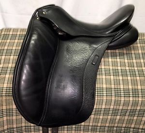 Schleese Wave Dressage Saddle, Size 17/17.5, Adjustable Tree; currently M/MW