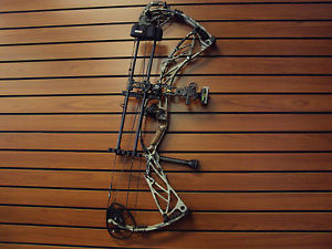 Nice Hoyt Defiant Turbo Compound Bow Fully Loaded 2015 or 2016