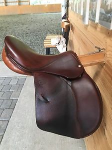 17" Devoucoux Oldara Saddle