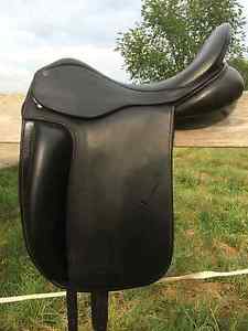 2010 County Saddlery Fusion 17.5 M with Shoulder Gussets