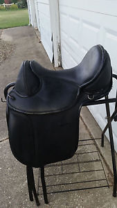 Barefoot treeless dressage saddle - Lexington Model Size 1